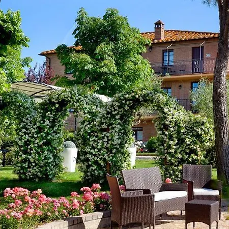 Отель Borgo Tre Rose Valiano