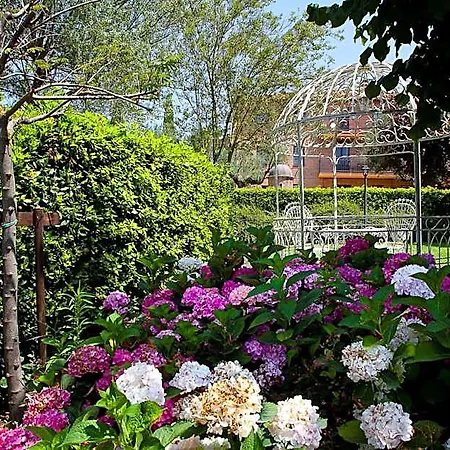 Отель Borgo Tre Rose